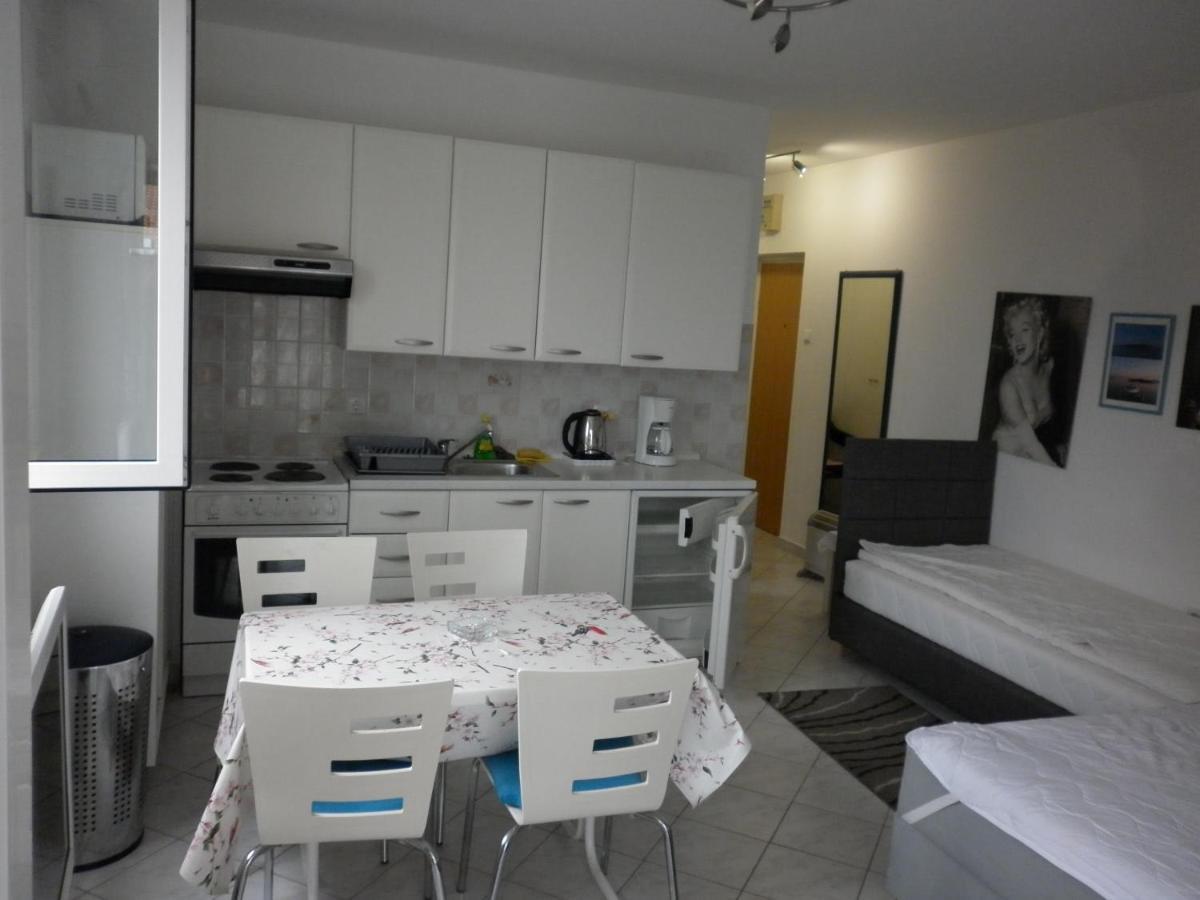 Apartment Antoncic Драмал Екстериор снимка